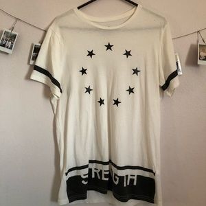 Men’s white graphic t shirt. Size M
